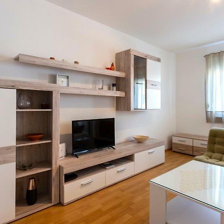 Apartment Anna With Free Private Parking Pula Exterior photo