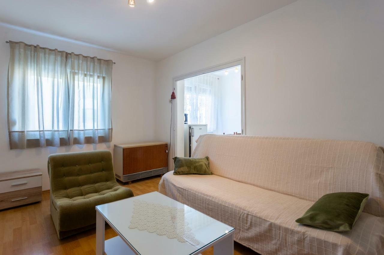 Apartment Anna With Free Private Parking Pula Exterior photo