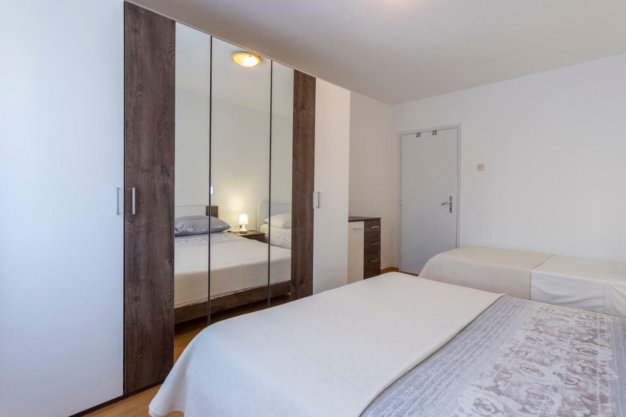 Apartment Anna With Free Private Parking Pula Exterior photo